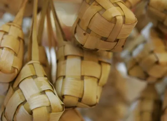 Tips Agar Ketupat Tetap Awet Tidak Mudah Basi (Sumber: Pinterest/sashcher)
