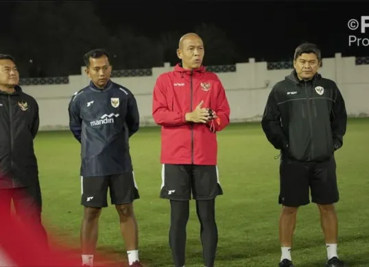 Tim pelatih Timnas Indonesia U17 yang dipimpin oleh Nova Arianto. (Sumber: PSSI)