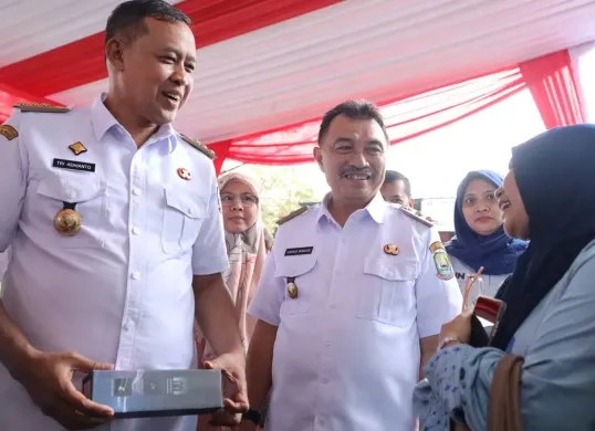 Wali Kota Bekasi, Tri Adhianto dan Wakil Wali Kota Bekasi, Harris Bobihoe. (Sumber: Dok. Pemkot Bekasi)