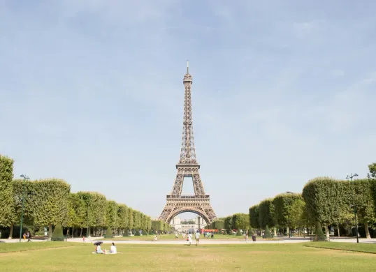 Hari Menara Eiffel Diperingati Tiap 31 Maret, Berikut Sejarah dan Tujuannya (Sumber: Unsplash/Kirsten Drew)