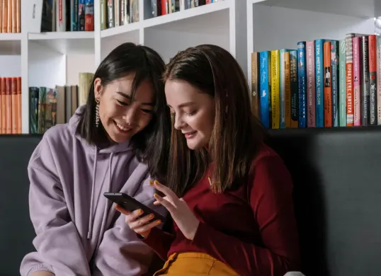 4 cara kelola finansial yang sesuai karakteristik gen Z. (Sumber: Pexels/cottonbro studio)