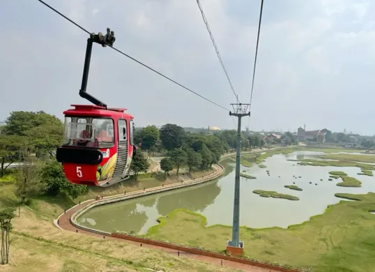 Gondola TMII Jakarta (Sumber: Pinterest)