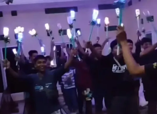 Remaja masjid di Bantul melakukan koreografi menyambut malam takbiran. (Tiktok awanbangi)