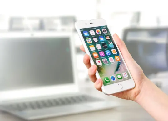 Cara mengatasi wifi yang tidak tersambung ke iPhone dengan mudah (Sumber: Pexels/AS Photography)