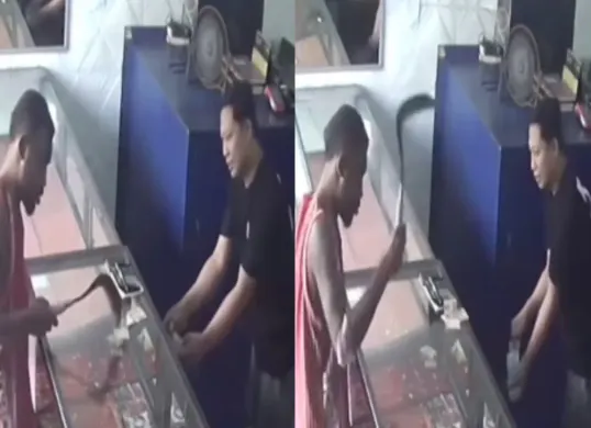 Momen seorang pria memalak toko emas dengan menggunakan sajam di Manokwari, Papua Barat. (Sumber: Tangkap Layar Instagram/@medsoszone)