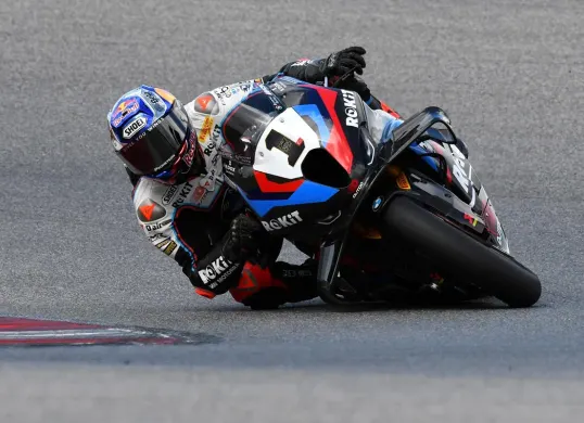 Toprak Razgatlioglu dirumorkan akan membela Pramac Yamaha di MotoGP 2026. (Sumber: Instagram @toprak_tr54)