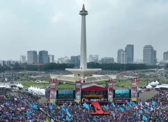 Delapan tuntutan pelaku usaha dalam aksi massa perayan Hari Buruh Internasional hari ini, Kamis 1 Mei 2025 di kompleks Monas, Jakarta. (Sumber: X)