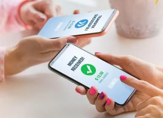 Aplikasi pinjaman online resmi yang diawasi OJK memberikan kepastian hukum dan bunga pinjaman yang transparan bagi masyarakat Indonesia. (Sumber: Pinterest)