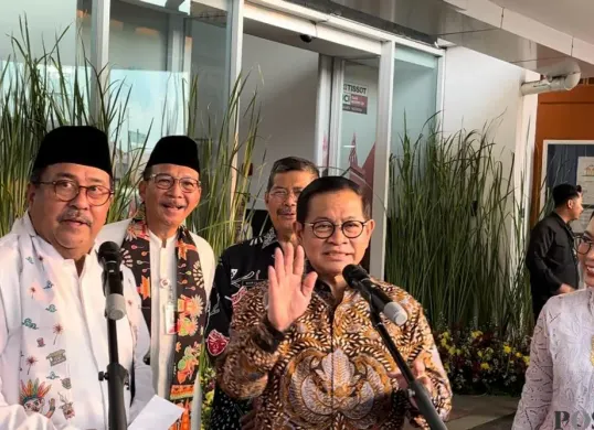 Gubernur dan Wakil Gubernur Jakarta, Pramono Anung-Rano Karno di Velodrome, Jakarta Timur, Jumat, 2 Mei 2025. (Sumber: Poskota/Pandi Ramedhan)