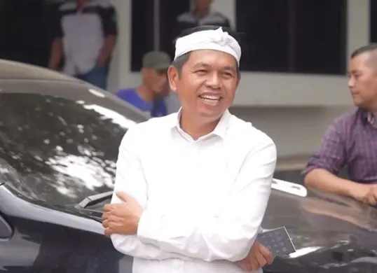 Program pelatihan disiplin bergaya militer untuk warga dewasa menuai perdebatan. Dedi tetap yakin ini bisa menekan masalah sosial di Jabar. (Sumber: jabarprov.go.id)