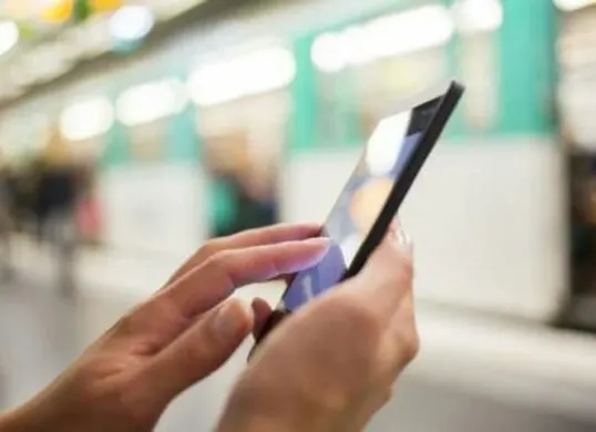 Iklan pinjol bunga rendah cepat cair di Facebook dan Instagram. (Sumber: Pinterest)