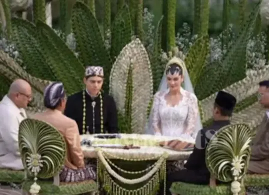 Nagita Slavina membeberkan momen awal mula perkenalkan Luna Maya ke Maxime Bouttier. (Sumber: Tangkap Layar YouTube/TS Media)