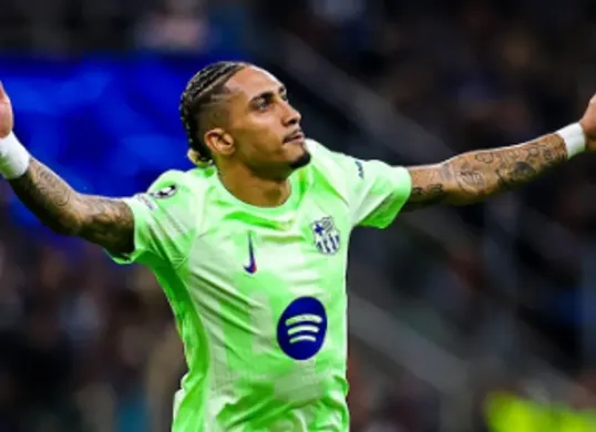 Raphinha menunjukkan performa luar biasa sepanjang turnamen, mencatatkan 13 gol dan 8 assist dalam 14 pertandingan Liga Champions 2024/2025. (Sumber: Instagram/@brfootball)