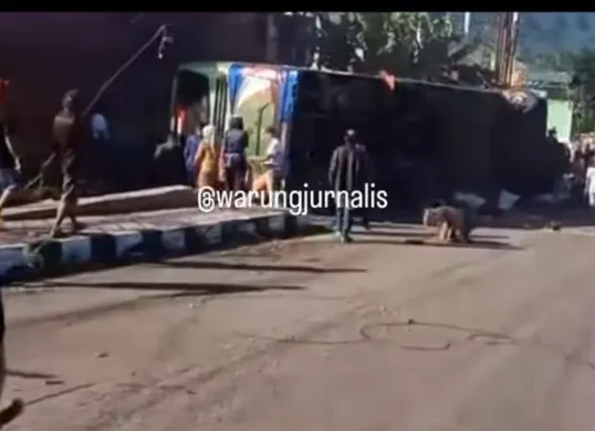 Kecelakaan bus ALS di Padang tewaskan 12 orang (Sumber: Instagram @warungjurnalis)
