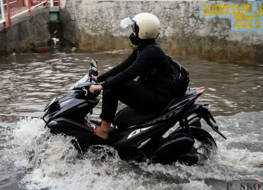 Hujan Deras Wilayah di Jakarta Selatan Tergenang Banjir