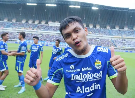 Potret Rachmat Irianto yang dikabarkan akan diboyong oleh Persebaya Surabaya musim depan. (Sumber: Instagram/@rachmatirianto)
