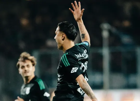 Pemain Timnas Indonesia, Eliano Reijnders merayakan gol yang memastikan kemenangan PEC Zwolle atas Willem II. (Sumber: Instagram @peczwolle)