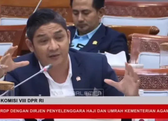 Anggota DPR RI, Sigit Purnomo Syamsuddin Said atau yang lebih dikenal sebagai Pasha "Ungu," menyoroti masalah kualitas makanan yang disajikan untuk jemaah haji Indonesia tahun 2025 tidak layak konsumsi. (Sumber: Capture TV Parlemen)