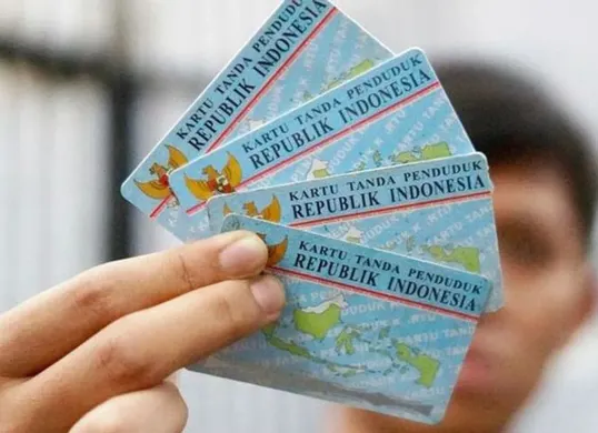 lustrasi pencurian data KTP untuk pinjaman online ilegal. (Sumber: Pinterest)