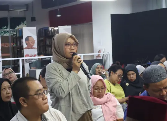 Diskusi terkait strategi digital dalam menjangkau pasar online saat acara "UMKM Naik Kelas: Bangun Strategi Digital, Rancang Konten, dan Taklukkan Pasar Online”. (Sumber: Dok. PLN UID Jakarta Raya)