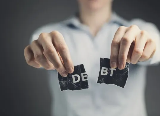 Waspada debt collector gadungan! Cek surat tugas, identitas, sikap, seragam, pemberitahuan, dan prosedur hukum. Jangan mudah percaya, verifikasi ke perusahaan biar aman dari penipuan!. (Sumber: Pinterest)