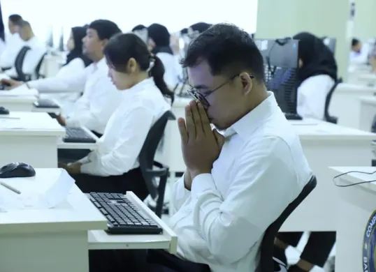 Honorer yang ingin jadi PPPK harus menunggu (Sumber: Pinterest)