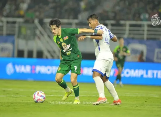 Persebaya Surabaya dan Arema FC bakal bertemu di pekan 13 BRI Super League 2025/2026. (Sumber: ileague.id)