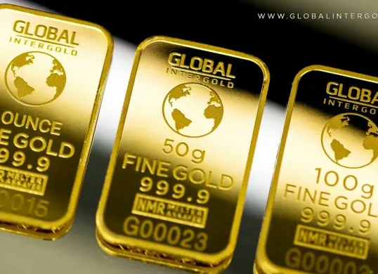 Harga emas dunia kembali melemah di awal November 2025, tertekan oleh penguatan dolar AS dan kebijakan hati-hati Federal Reserve. (Sumber: Pinterest)