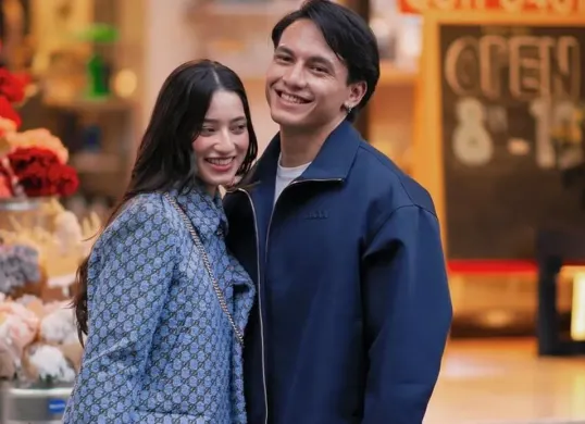 Hubungan asmara antara Jefri Nichol dan Ameera Khan tengah menjadi perbincangan hangat netizen dan media hiburan usai dikabarkan putus. (Sumber: Instagram/@littlemisskhan)