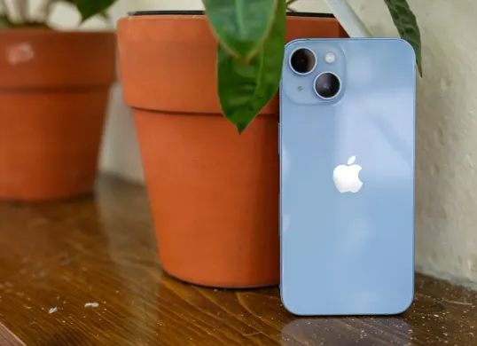 Berapa Harga iPhone 14 Sekarang Setelah iPhone 17 Rilis? Cek di Sini (Sumber: Unsplash/Thai Nguyen)