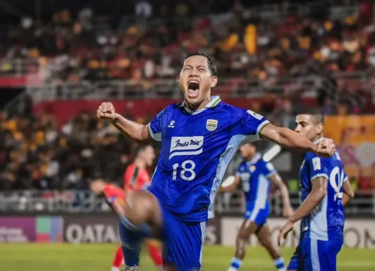 Gelandang Persib Adam Alis (Sumber: Instagram)