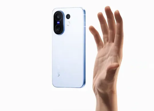 Bocoran terbaru perbedaan Vivo S50 dan S50 Pro Mini. (Sumber: YouTube/Tech News)
