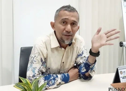 Ketua KPAD Kota Bekasi, Novrian meminta orang tua perketat pengawasan anak dalam bermedia sosial. (Sumber: Poskota/Nurpini Aulia Rapika)