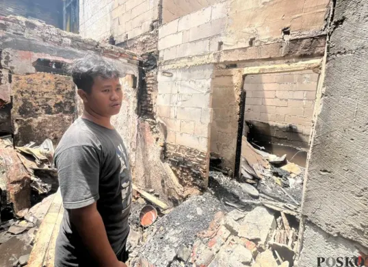 Suasana pemukiman padat penduduk di Jatipulo, Palmerah, Jakarta Barat, seusai kebakaran, Senin, 17 November 2025. (Sumber: Poskota/M. Tegar Jihad)