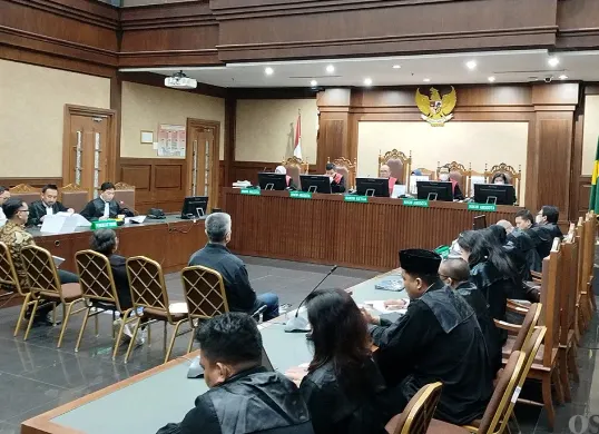 JPU KPK membacakan tuntutannya dalam sidang kasus korupsi LPEI di Pengadilan Tipikor Jakarta Pusat, Senin, 17 November 2025. (Sumber: POSKOTA | Foto: Ramot Sormin)