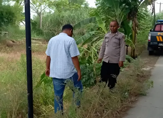 Polisi melakukan olah TKP pembegalan sopir taksi online di Kampung Gubuk, Sukawijaya, Tambelang, Kabupaten Bekasi, Rabu, 19 November 2025. (Sumber: Dok. Polsek Tambelang)