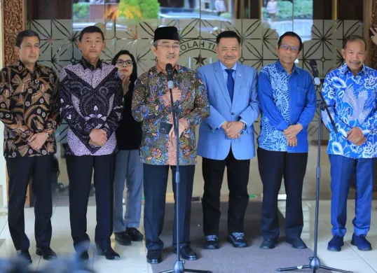 Ketua Komisi Percepatan Reformasi Polri, Jimly Asshidiqie, menjelaskan alasan pihaknya sempat menolak kehadiran Roy Suryo dan rombongan. (Sumber: Dok Humas Mabes Polri)