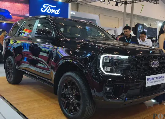Mobil Next-Gen Ford Everest Titanium 25th Anniversary Edition dipamerkan dalam GJAW 2025 di ICE BSD City, Kabupaten Tangerang. (Sumber: Poskota/Erwan Hartawan)