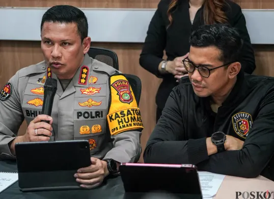 Kabid Humas Polda Metro Jaya Kombes Pol Budi Hermanto (kiri) dan Kasatreskrim Polres Metro Jakarta Selatan, AKBP Ardian Satrio Utomo (kanan) saat menyampaikan keterangan terkait kasus pembunuhan Alvaro. (Sumber: POSKOTA | Foto: Ali Mansur)