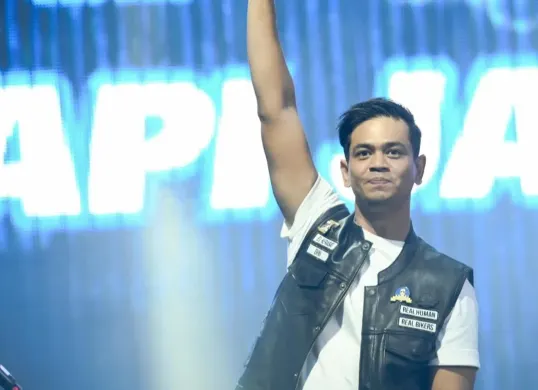 Surya Insomnia ketika konser (Sumber: Instagram/suryainsomnia)