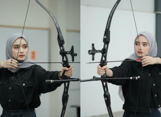 Hasil visual close-up wanita berhijab sedang membidik busur recurve—dihasilkan Gemini AI dengan detail optik dan tekstur menyerupai fotografi profesional. (Sumber: Gemini AI)