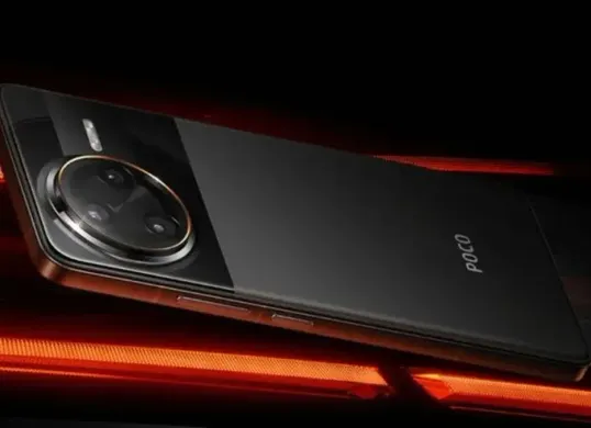 POCO F8 Ultra membawa desain modern dengan layar AMOLED besar dan modul kamera premium berbasis AI.