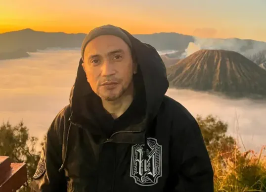 Aktor Gary Iskak dikonfirmasi meninggal dunia akibat kecelakaan tunggal sepeda motor pada Sabtu, 29 November 2025.(Sumber: Instagram/@iskak_gary)