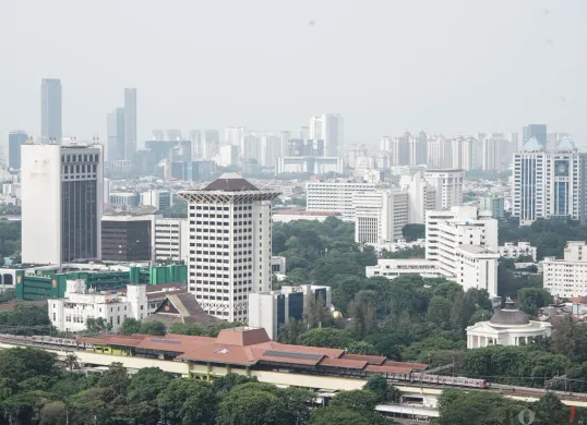Jakarta masuk tiga besar kota dengan kualitas udara terburuk di dunia pada Kamis pagi, 20 Agustus 2026. (Sumber: Poskota/Bilal Nugraha Ginanjar)