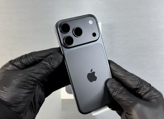 Review kamera, performa, dan baterai iPhone 17 Pro setelah satu bulan. (Sumber: X/@anirudh_2103)