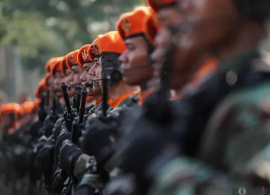 Ilustrasi prajurit TNI menanggapi instruksi Panglima TNI Agus Subiyanto. (Sumber: Poskota/Bilal Nugraha Ginanjar)