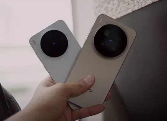 Tampilan Vivo X300 (Sumber: YouTube/Taufik Nobo)