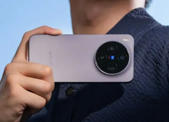 Kehadiran Vivo X300 Pro disebut-sebut mampu menandingi iPhone 17 Pro Max, terutama dalam kamera. (Sumber: Weibo Vivo)
