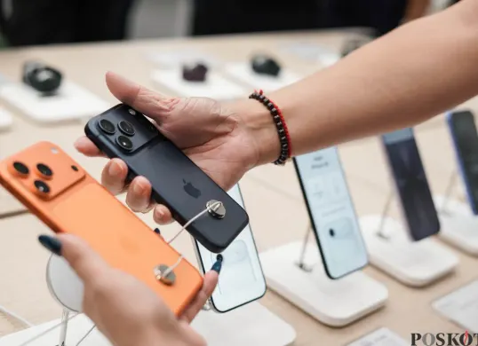 Daftar harga iPhone 17 Pro Max berbagai varian di iBox pada awal bulan ini. (Sumber: Poskota/Bilal Nugraha Ginanjar)