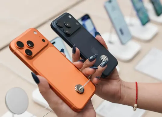 Harga iPhone 17 Series di Indonesia yang sudah dijual resmi mulai 17 Oktober 2025. (Sumber: Poskota/Bilal Nugraha Ginanjar)